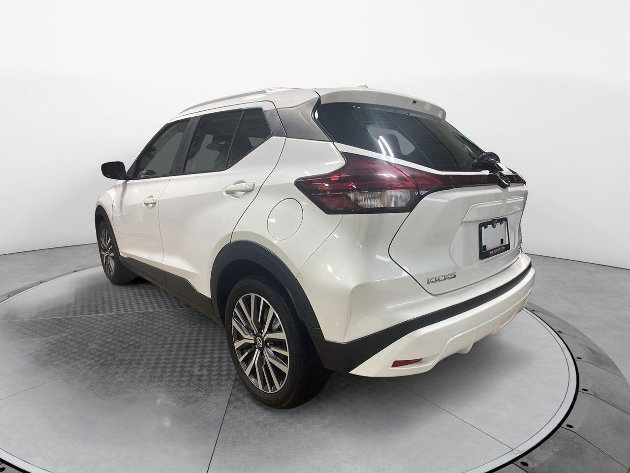 2021 Nissan Kicks VIN 3N1CP5CV4ML527676 White Baie-Comeau - photo #3