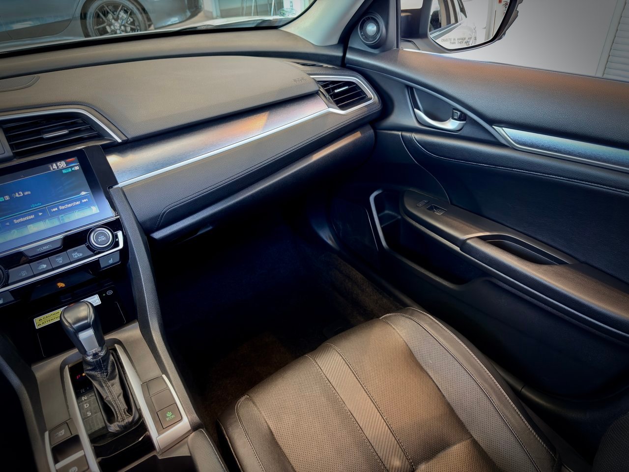Honda Civic Sedan 2018 Blanc Notre-Dame-des-Prairies - photo #16