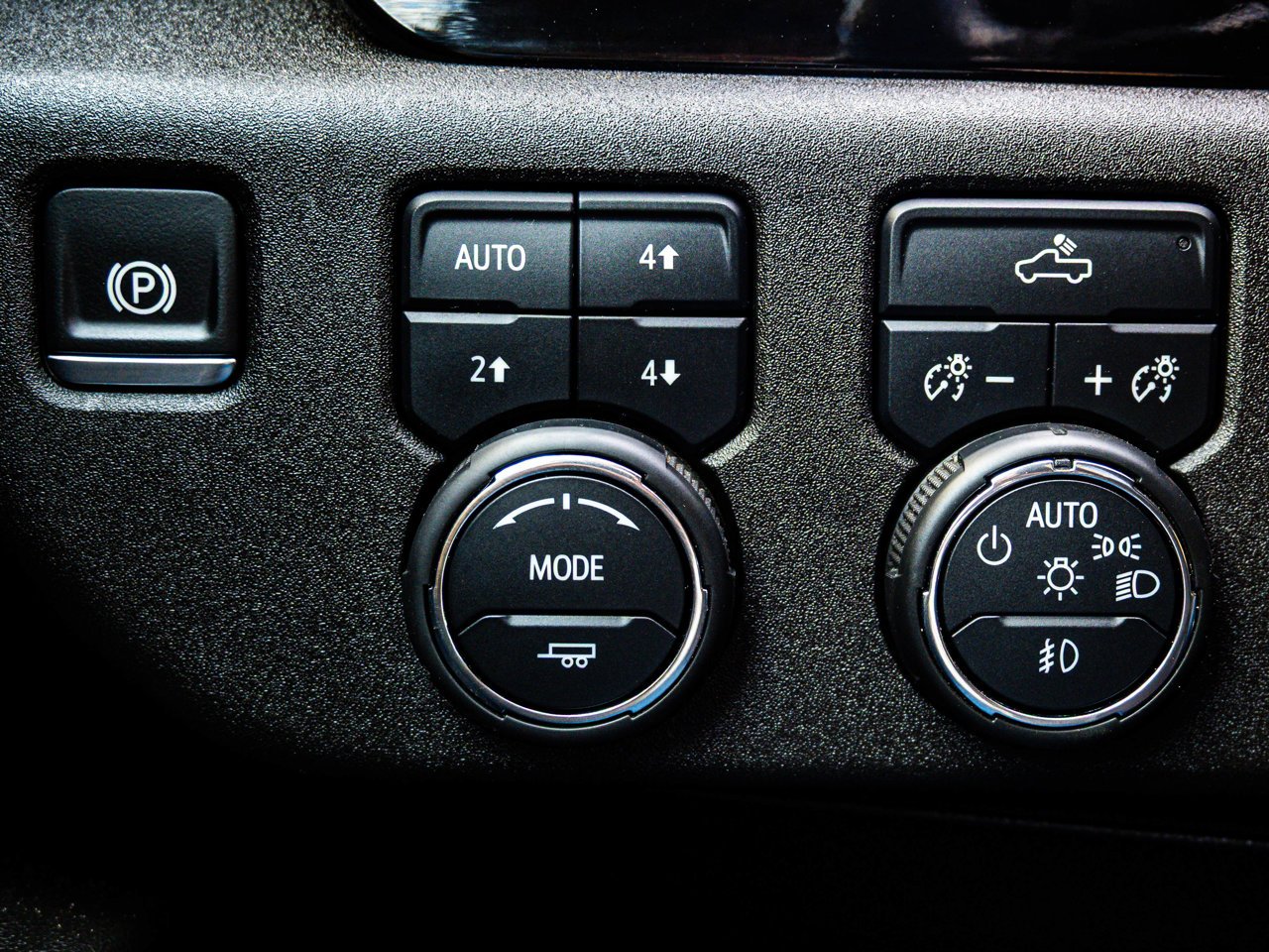 2024 Chevrolet Silverado 1500 4WD Crew Cab 147 RST Grey Sherwood Park - photo #17