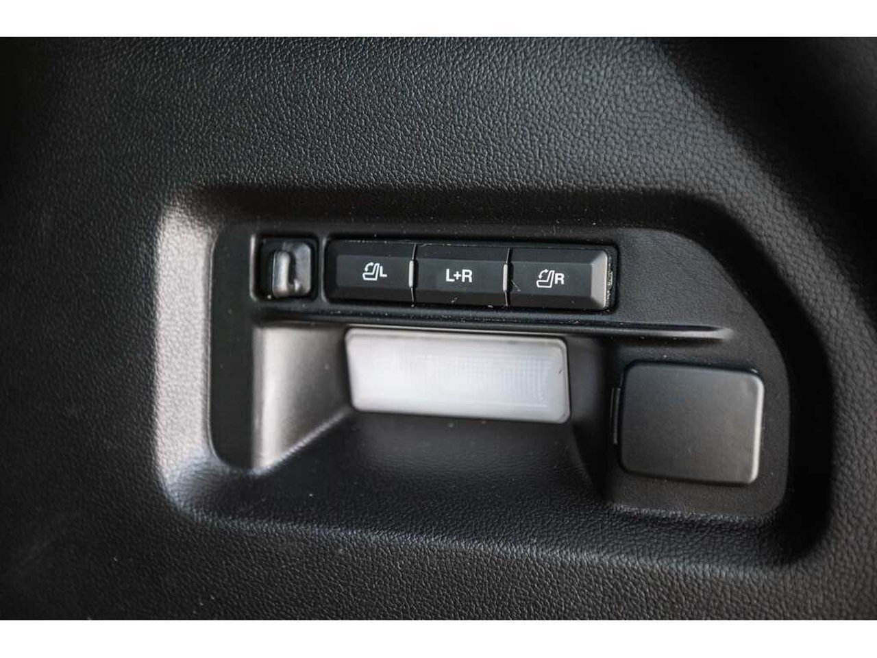 Ford Explorer 2023 Blanc Sainte-Julienne - photo #13