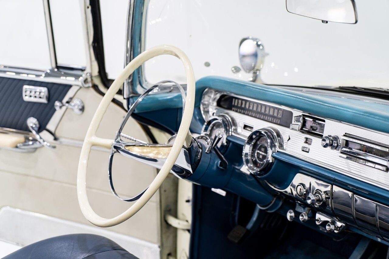 1957 Pontiac Bonneville *PRICE IN USD* Fuel injected 347/315HP 1 of 630 produced White Montreal - photo #9