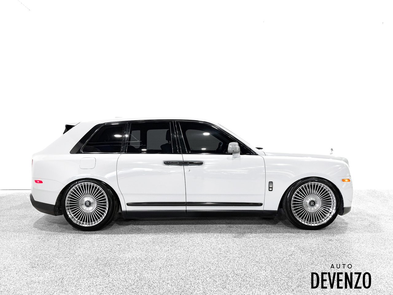 Rolls-Royce Cullinan 2023 Blanc Saint-Eustache - photo #2