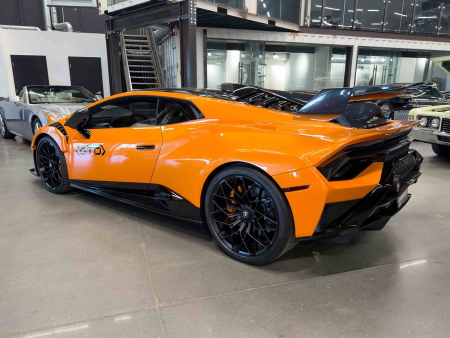 2022 Lamborghini Huracan 2022 Orange