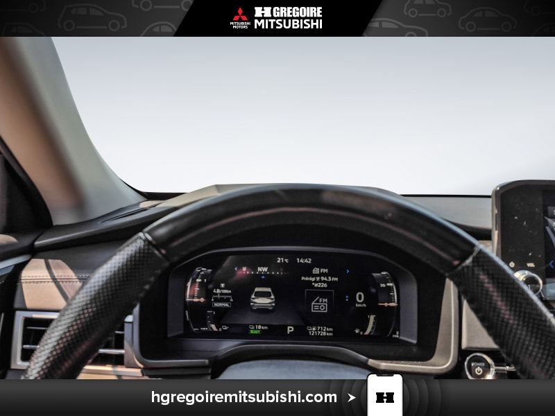 2023 Mitsubishi Outlander Plug-In Hybrid Bronze Laval - photo #21