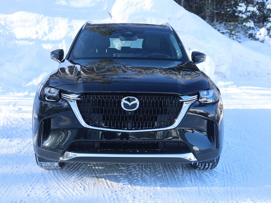 Mazda CX-90 hybride rechargeable Éligible à une subvention gouvernementale allant jusqu’à 7500$ 2025 Noir de jais mica