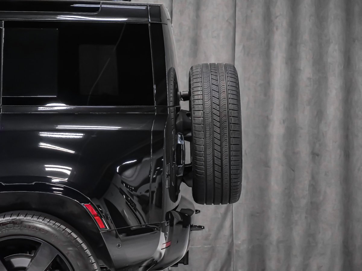2026 Land Rover Defender X-Dynamic SE V8 Black Montreal - photo #6
