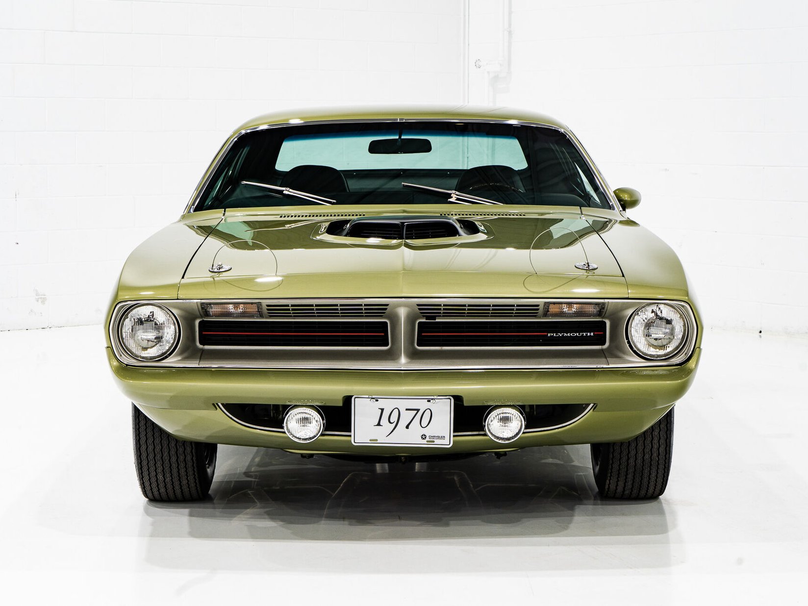 1970 Plymouth HEMI Cuda 1 de 3 Exemplaires Utilisés par la Division Course de Chrysler France **PRIX EN USD** Green Montreal - photo #2