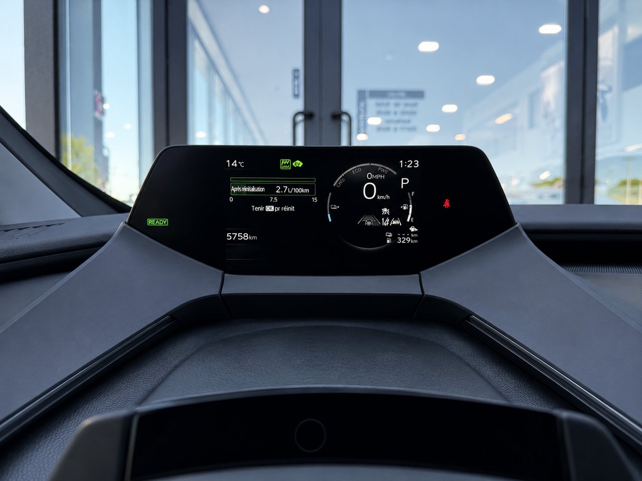 2025 Toyota Prius hybride branchable SE White Châteauguay - photo #16