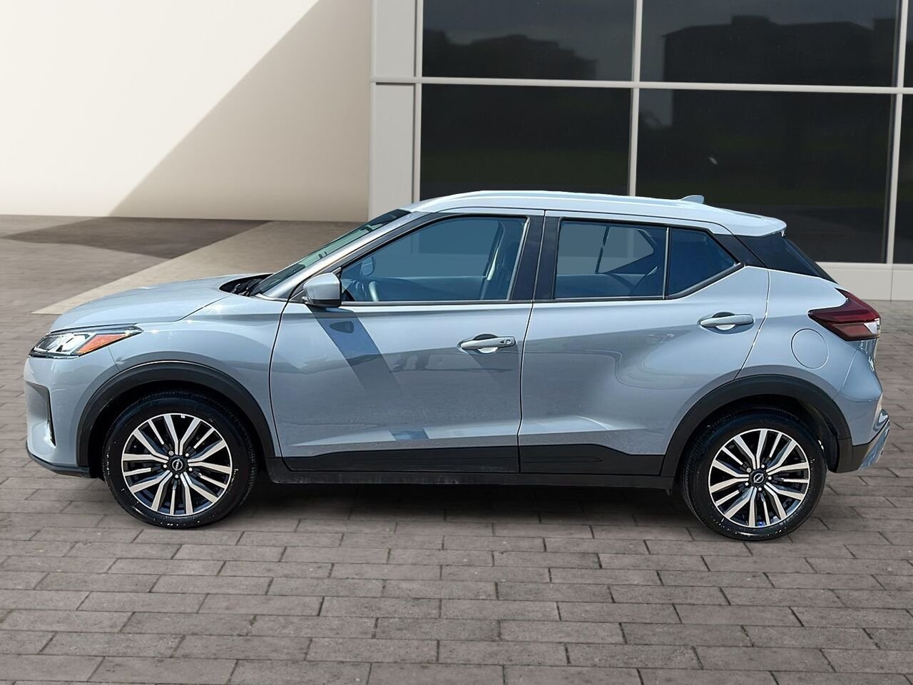 Nissan Kicks SV TA 2024 Gris Québec - photo #4