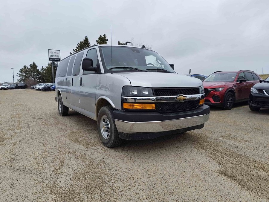 2025 Chevrolet Express 3500 Passenger 2025 Grey