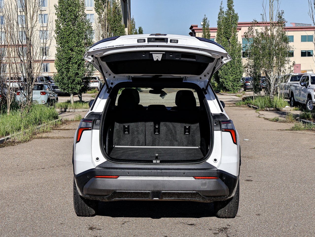 2026 Chevrolet Equinox AWD 4dr LT w/2LT White Sherwood Park - photo #14