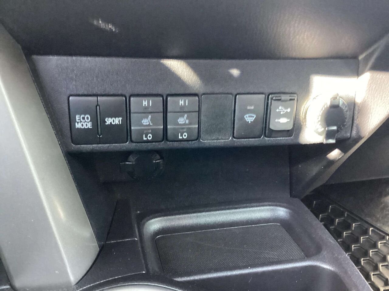 Toyota RAV4 2018 Gris Gatineau - photo #15