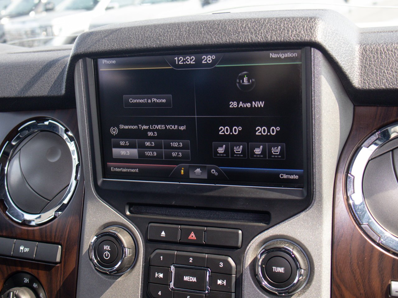 2016 Ford Super Duty F-350 SRW 4WD Crew Cab 156 Lariat White Sherwood Park - photo #26