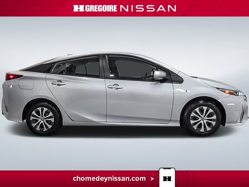 2022 Toyota Prius White Blainville - photo #10