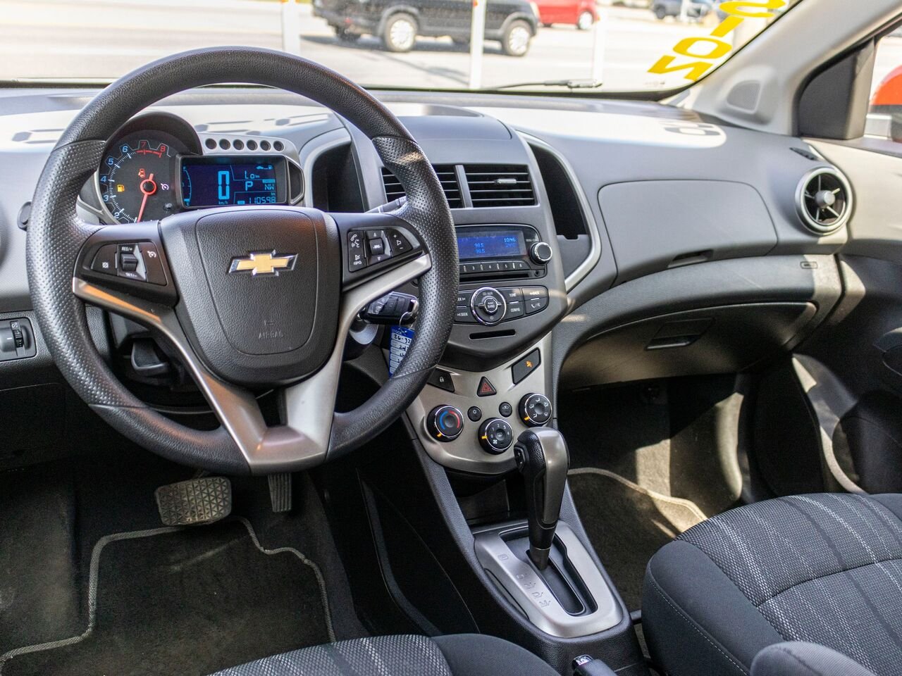 2012 Chevrolet Sonic Hayon 5 portes LT Orange Châteauguay - photo #7