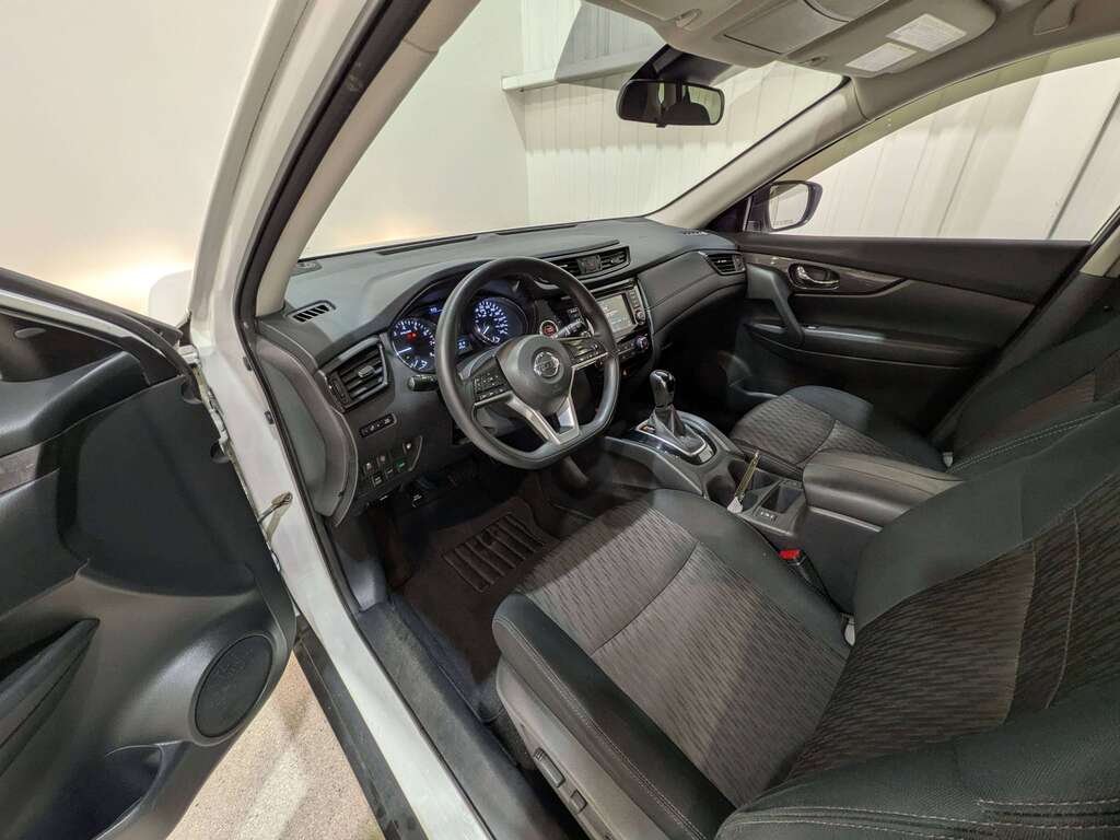 2019 Nissan Rogue AWD SV White Val-David - photo #9