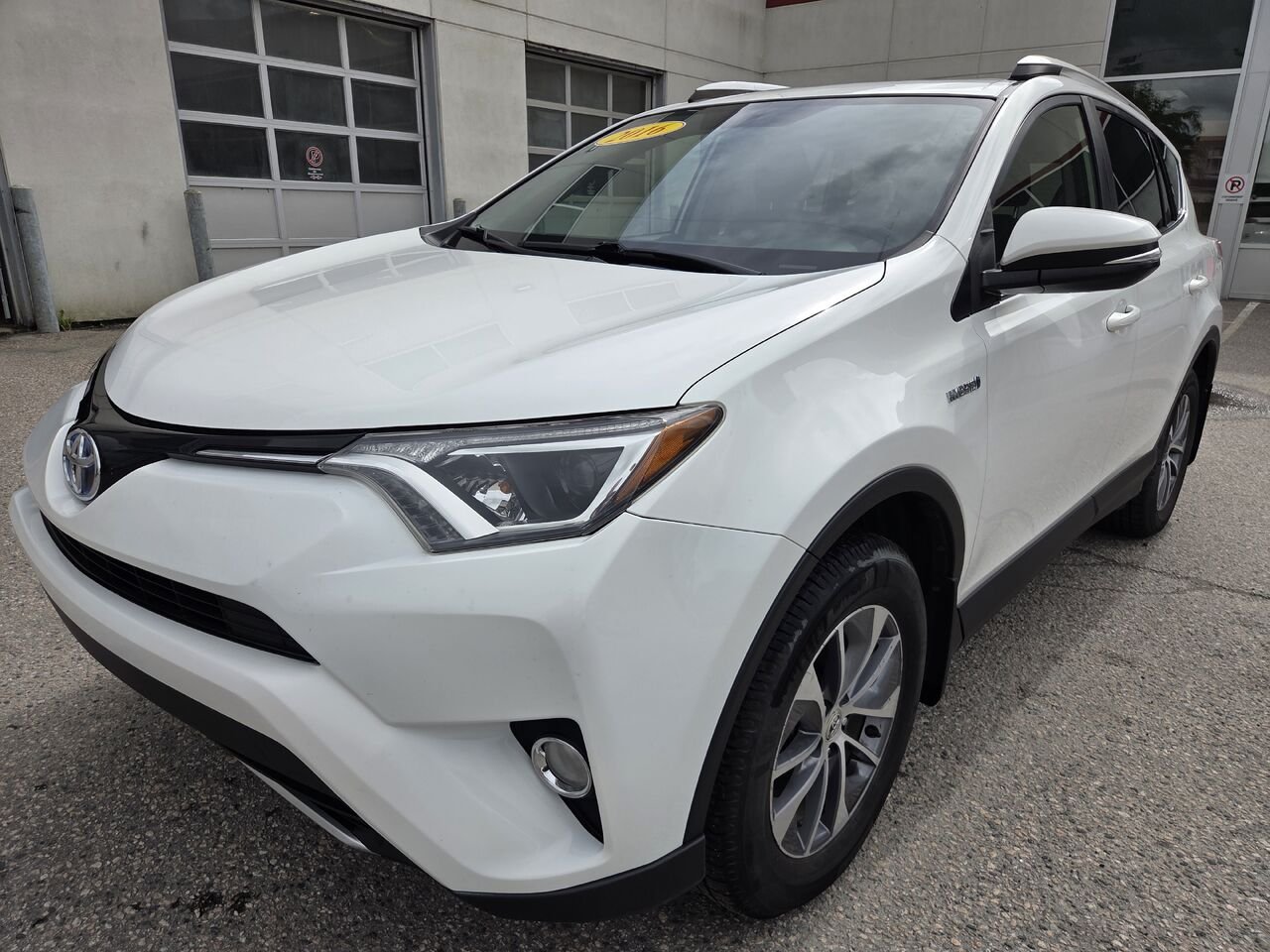 2016 Toyota RAV4 Hybrid White Mont-Laurier - photo #0