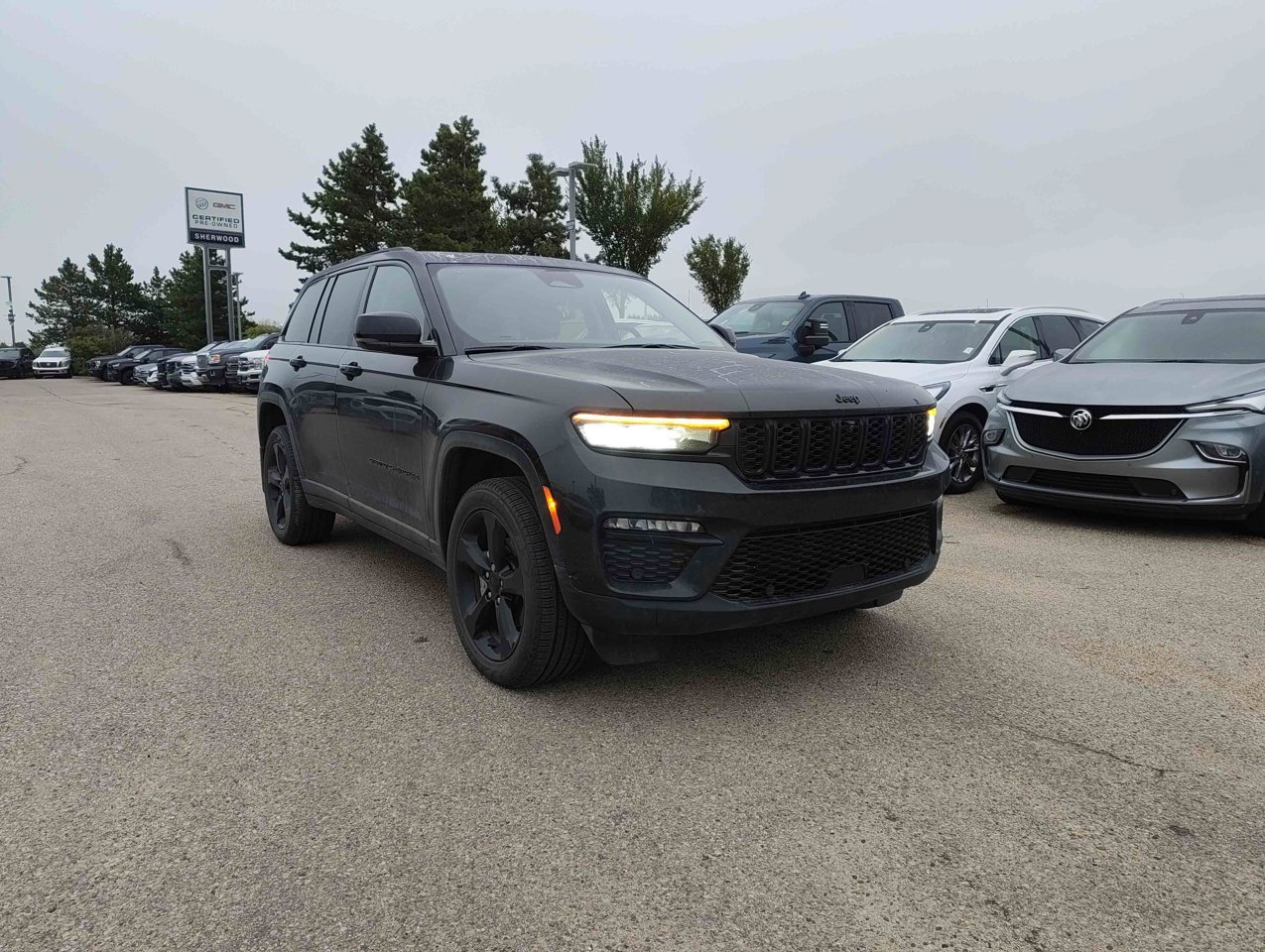 2023 Jeep Grand Cherokee Limited 4x4 White Sherwood Park - photo #2