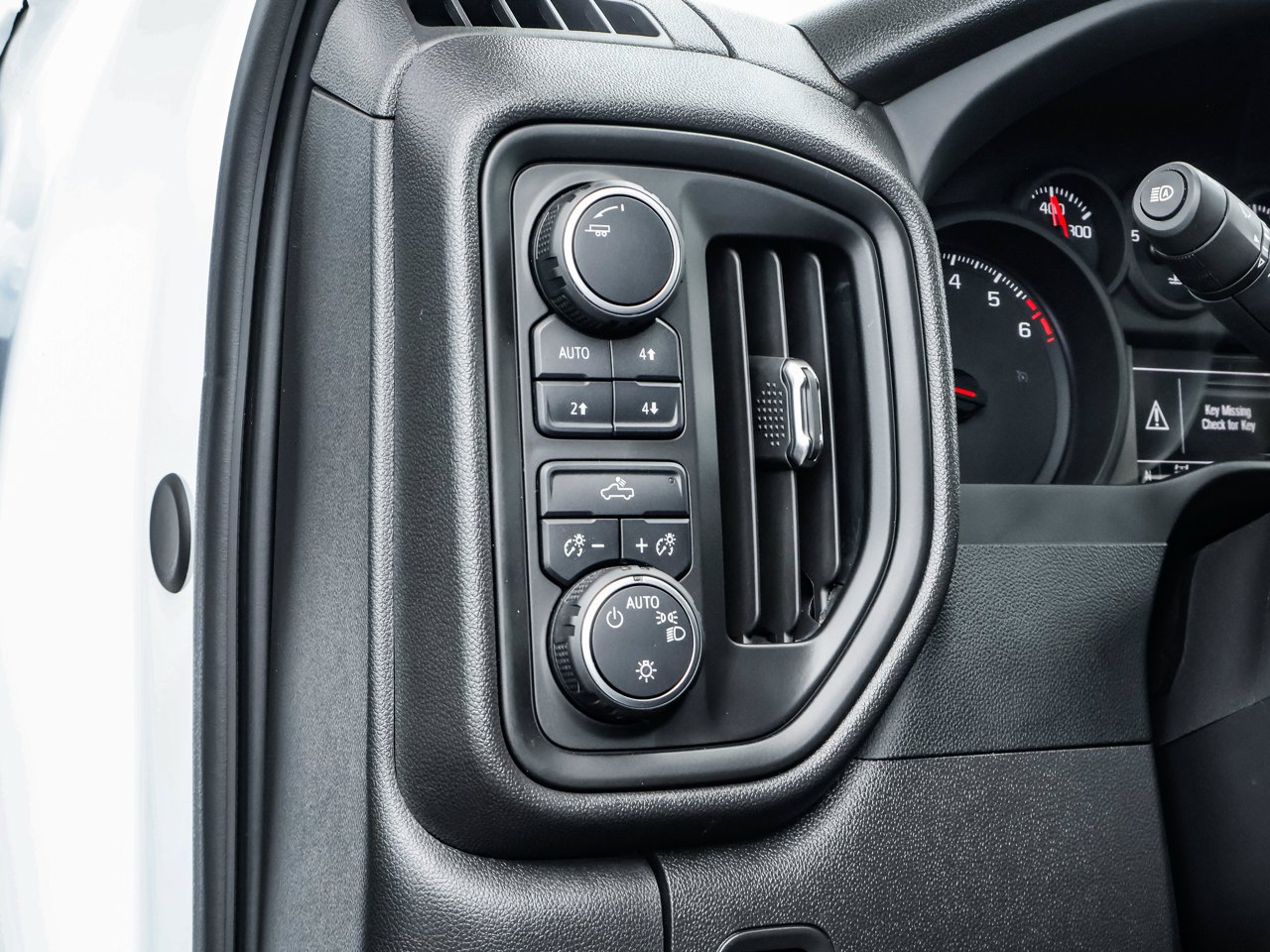 2025 Chevrolet Silverado 1500 4WD Crew Cab 147 Custom Trail Boss White Sherwood Park - photo #19