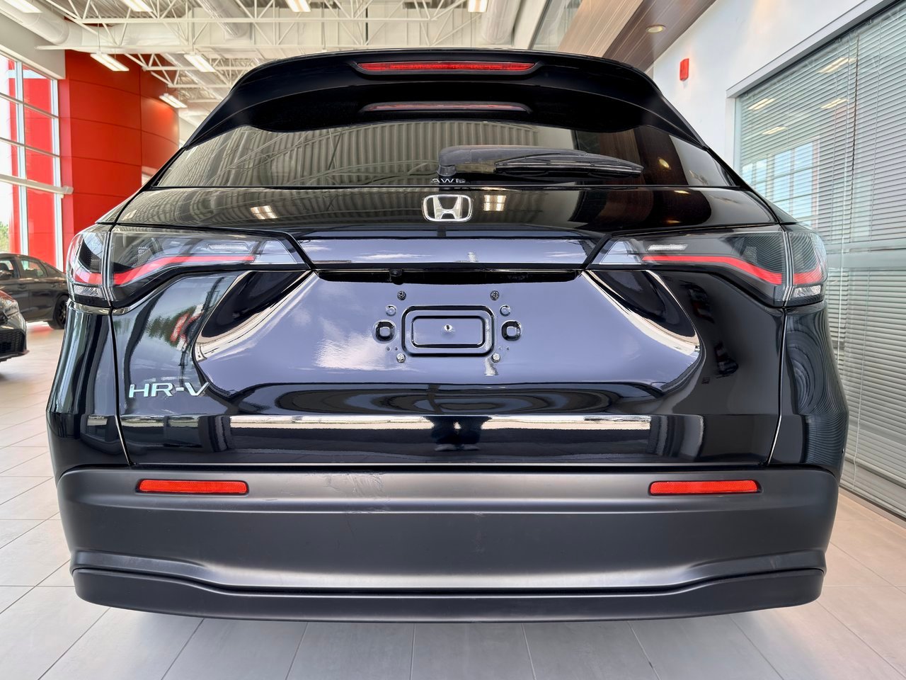 2024 Honda HR-V Black Notre-Dame-des-Prairies - photo #10