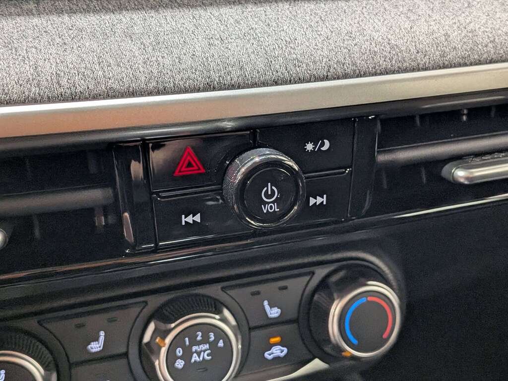 2026 Nissan Kicks S AWD Red Val-David - photo #26
