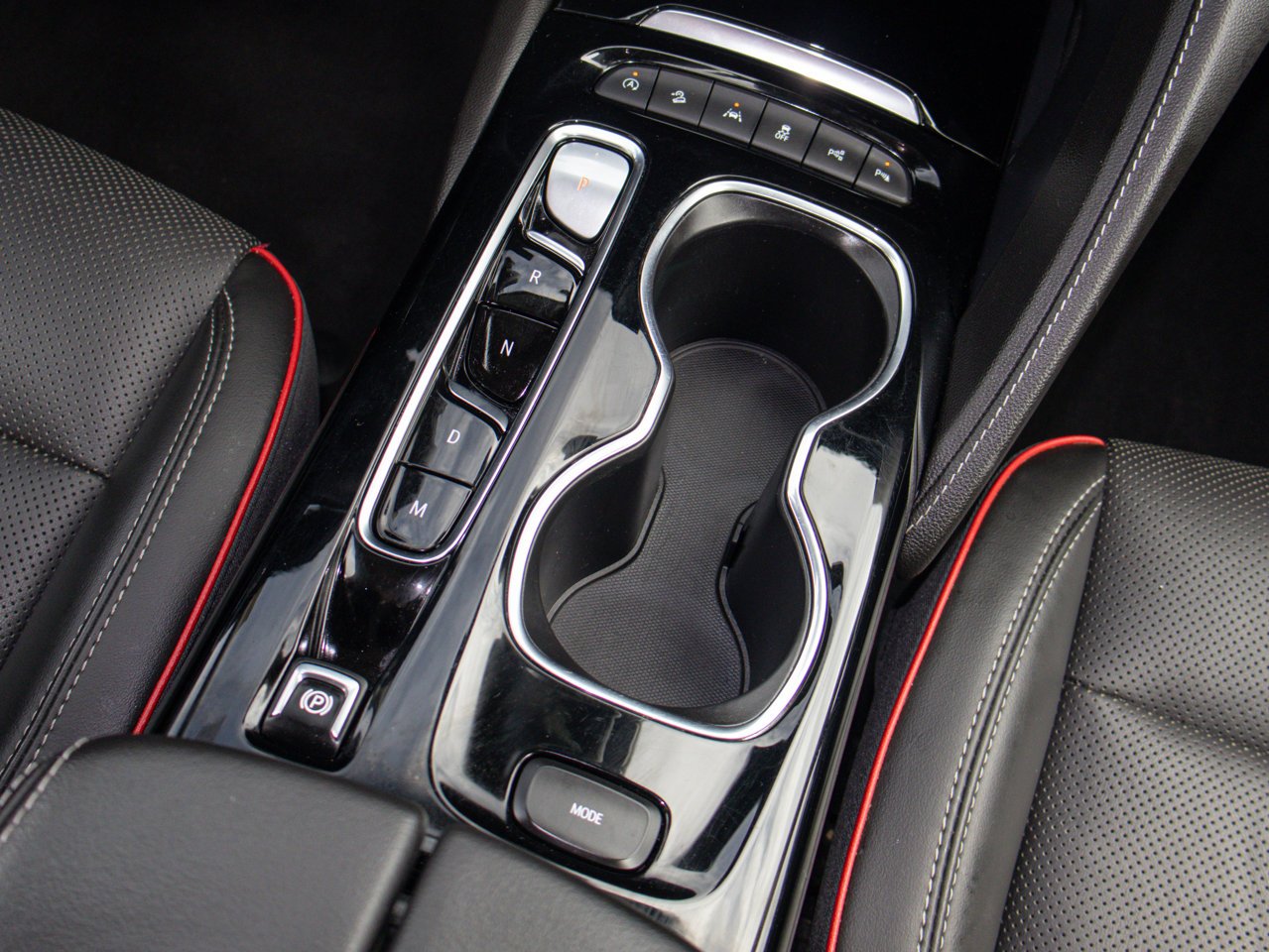 2022 Buick Envision AWD 4dr Essence White Sherwood Park - photo #30