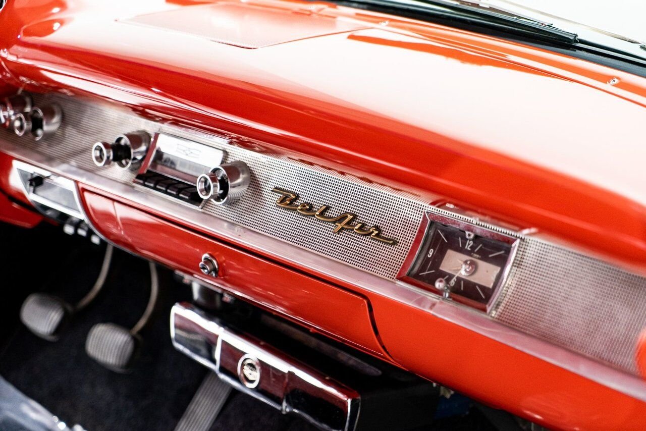 Chevrolet Bel Air Beautifully presented. Restored in desirable color combo | PRIX EN USD 1957 Noir Montréal - photo #9
