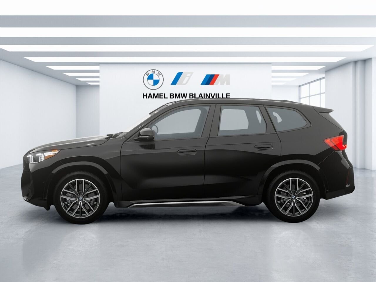 2026 BMW X1 xDrive28i Black Sapphire Metallic Blainville - photo #3