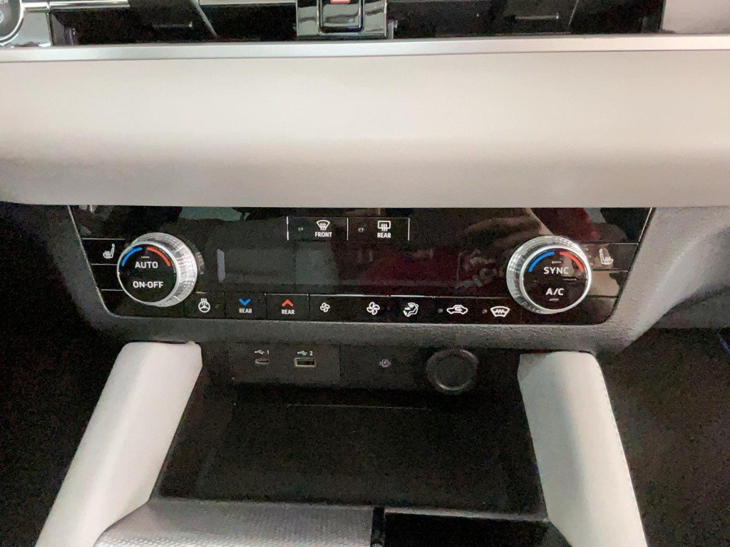 2023 Mitsubishi OUTLANDER White Amos - photo #17