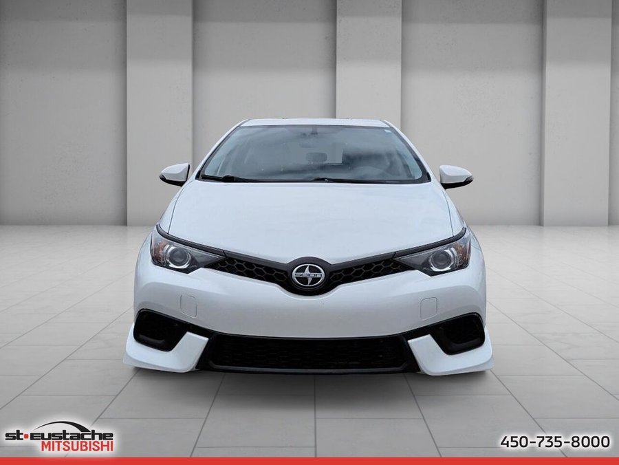 Scion iM Hayon 4 portes CVT 2016 Blanc