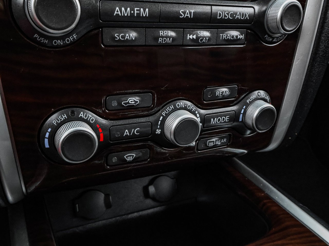 2015 Nissan Pathfinder 4WD 4dr Platinum Grey Sherwood Park - photo #30