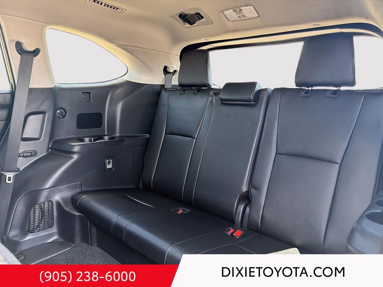 2024 Toyota Highlander XLE AWD / CLEAN CARFAX / HEATED SEATS / MOONROOF / ALLOY WHEELS / CARPLAY AND ANDROID AUTO Black Mississauga - photo #21