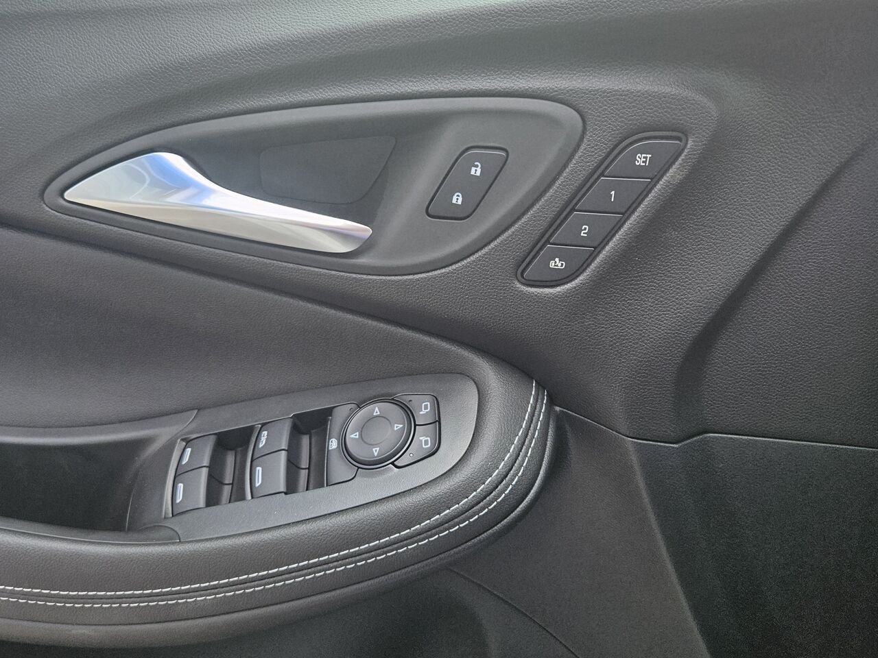 Buick Encore GX Avenir 4 portes TI 2026 Blanc givré, triple couche Thetford Mines - photo #13