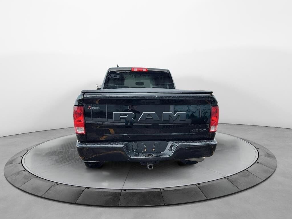 2020 Ram 1500 Classic VIN 1C6RR7FG9LS154863 Black Chicoutimi - photo #1