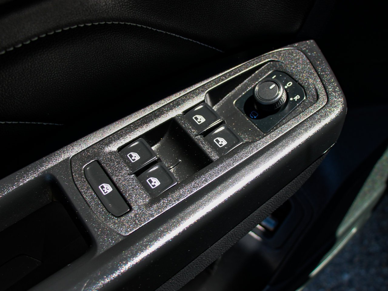 2020 Volkswagen Atlas Cross Sport Execline 3.6 FSI 4MOTION Black Sherwood Park - photo #16