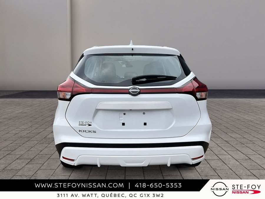 2025 Nissan Kicks Play SV 2025 Black