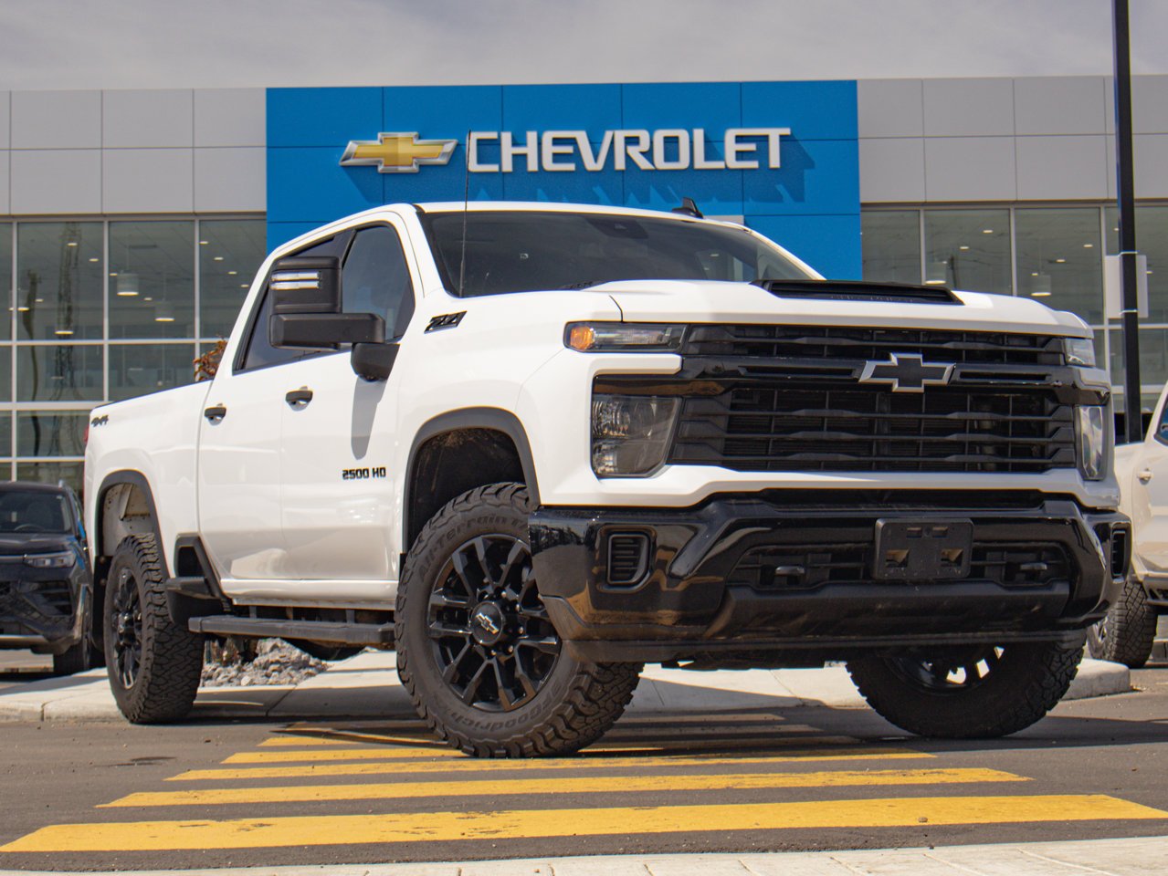 2025 Chevrolet Silverado 2500HD 4WD Crew Cab 159 Custom White Sherwood Park - photo #13