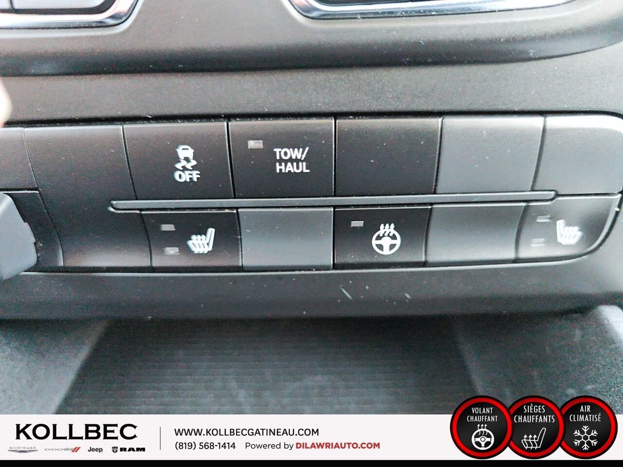 RAM 1500 CLASSIC Express Night Edition Crewcab 4x4 2023 Noir Ottawa & Gatineau - photo #6