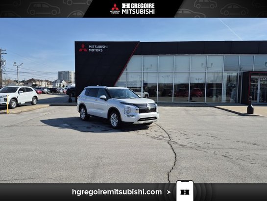2022 Mitsubishi Outlander 2022 White