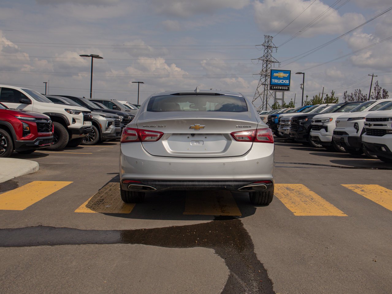 2020 Chevrolet Malibu 4dr Sdn Premier White Sherwood Park - photo #8