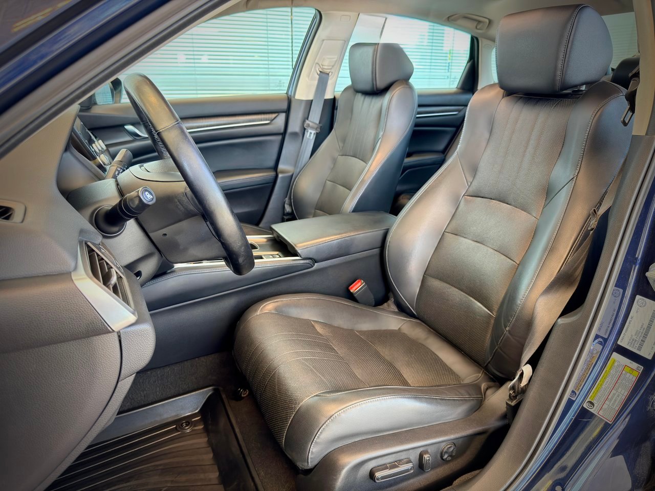 Honda Accord Sedan 2018 Bleu Notre-Dame-des-Prairies - photo #16