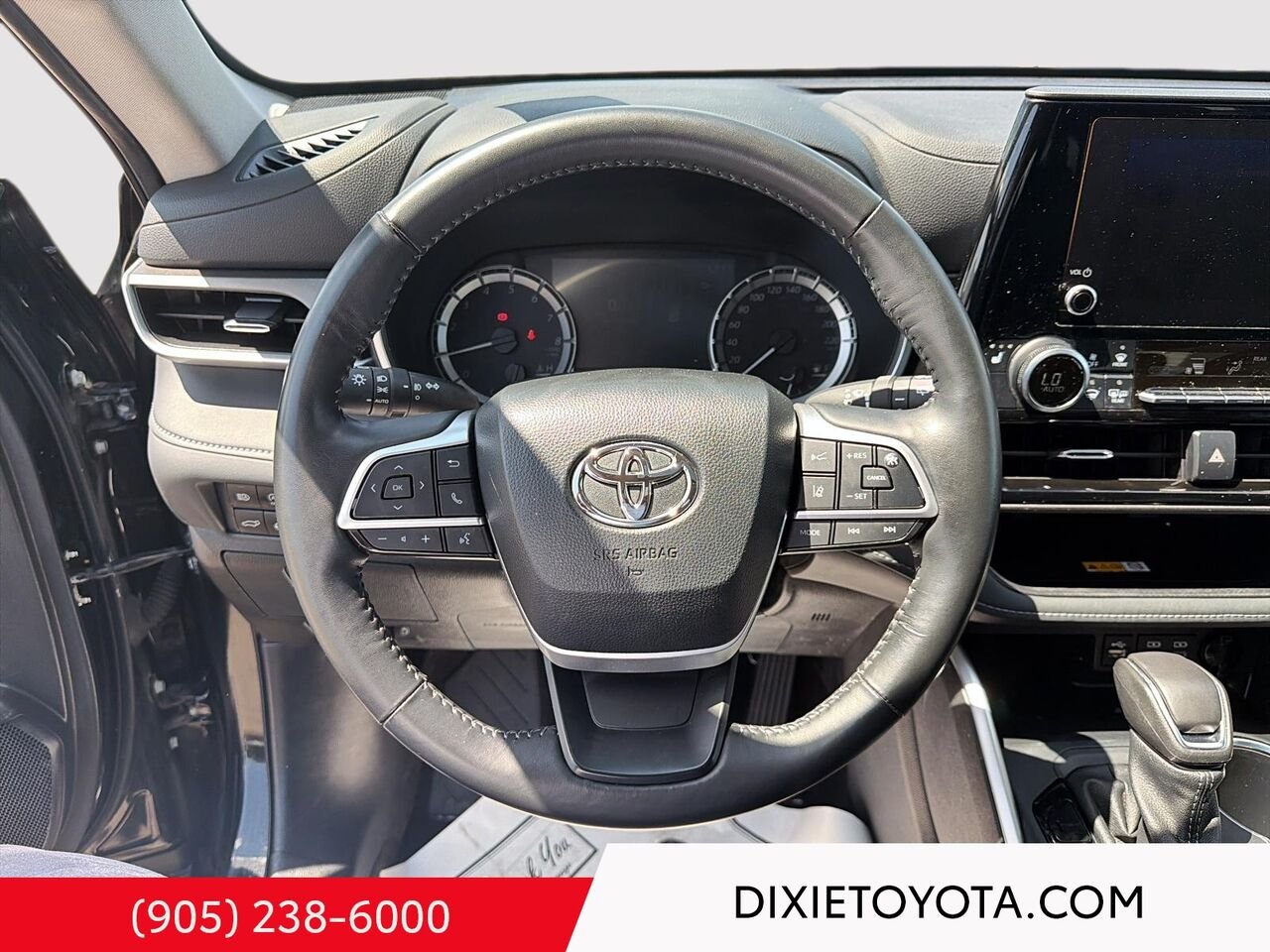 2024 Toyota Highlander XLE AWD / CLEAN CARFAX / HEATED SEATS / MOONROOF / ALLOY WHEELS / CARPLAY AND ANDROID AUTO Black Mississauga - photo #12