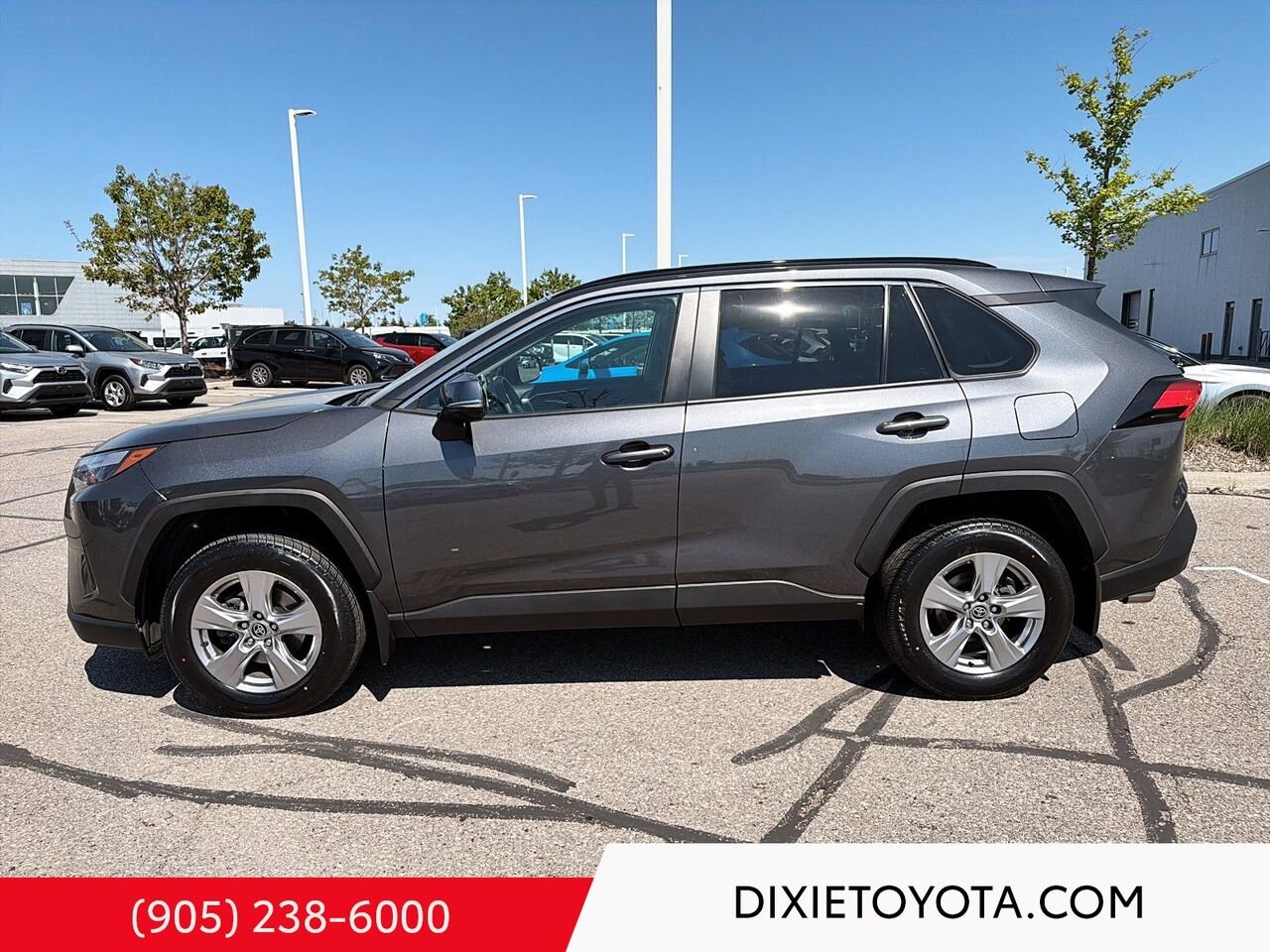 2023 Toyota RAV4 XLE AWD / HEATED SEATS / MOONROOF / ALLOY WHEELS / CARPLAY AND ANDROID AUTO Magnetic Grey Metallic Mississauga - photo #5
