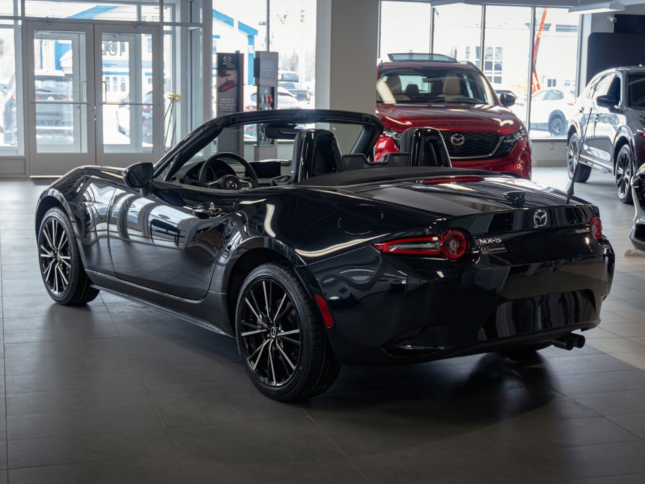 MAZDA MX-5 2625 | GT BA 2026 Noir de jais mica Val-d'Or - photo #2