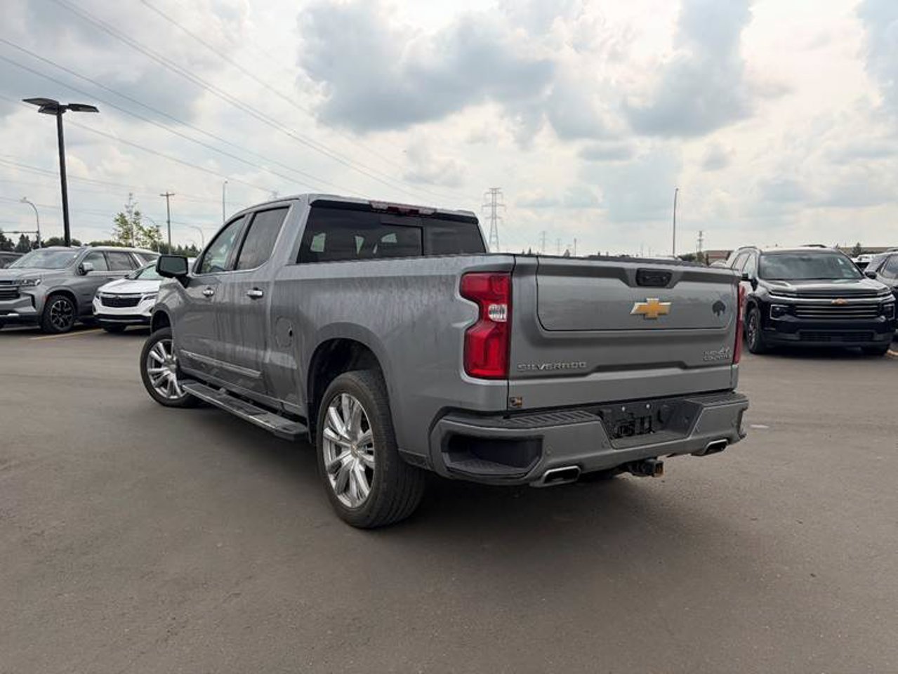 2024 Chevrolet Silverado 1500 4WD Crew Cab 157 High Country Grey Sherwood Park - photo #3