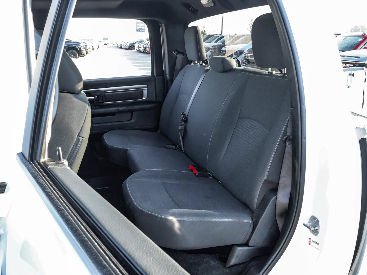 2022 Ram 1500 Classic Warlock 4x4 Crew Cab 5'7 Box White Sherwood Park - photo #15