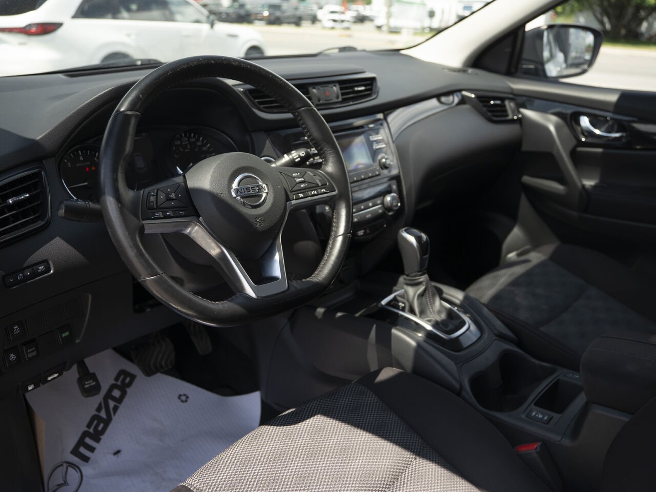 Nissan Qashqai U03087 | SV TI CVT 2018 Blanc Val-d'Or - photo #5