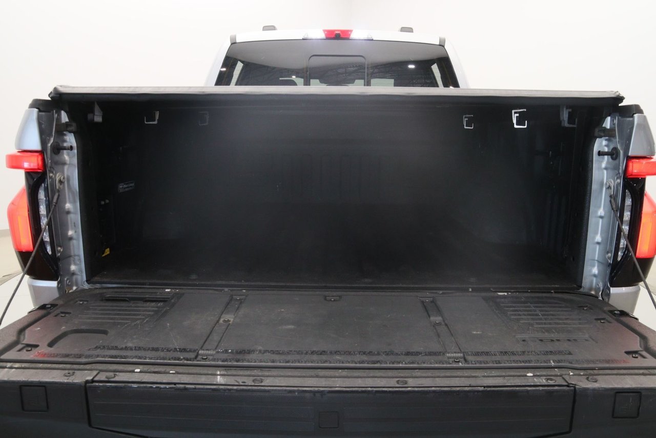 Ford F-150 Lightning NIV 1FTVW1EL9PWG04540 2023 Gris Chicoutimi - photo #17