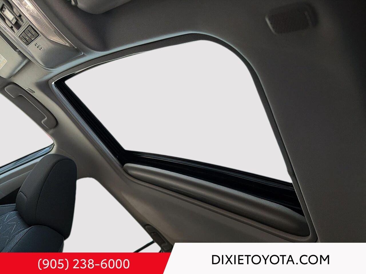 2025 Toyota RAV4 XLE AWD / CLEAN CARFAX / HEATED SEATS / MOONROOF / ALLOY WHEELS / CARPLAY AND ANDROID AUTO Blue Mississauga - photo #10