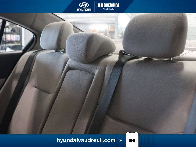 Honda Civic YA888 | LX 4 portes, boîte automatique 2013 Gris Laval - photo #18